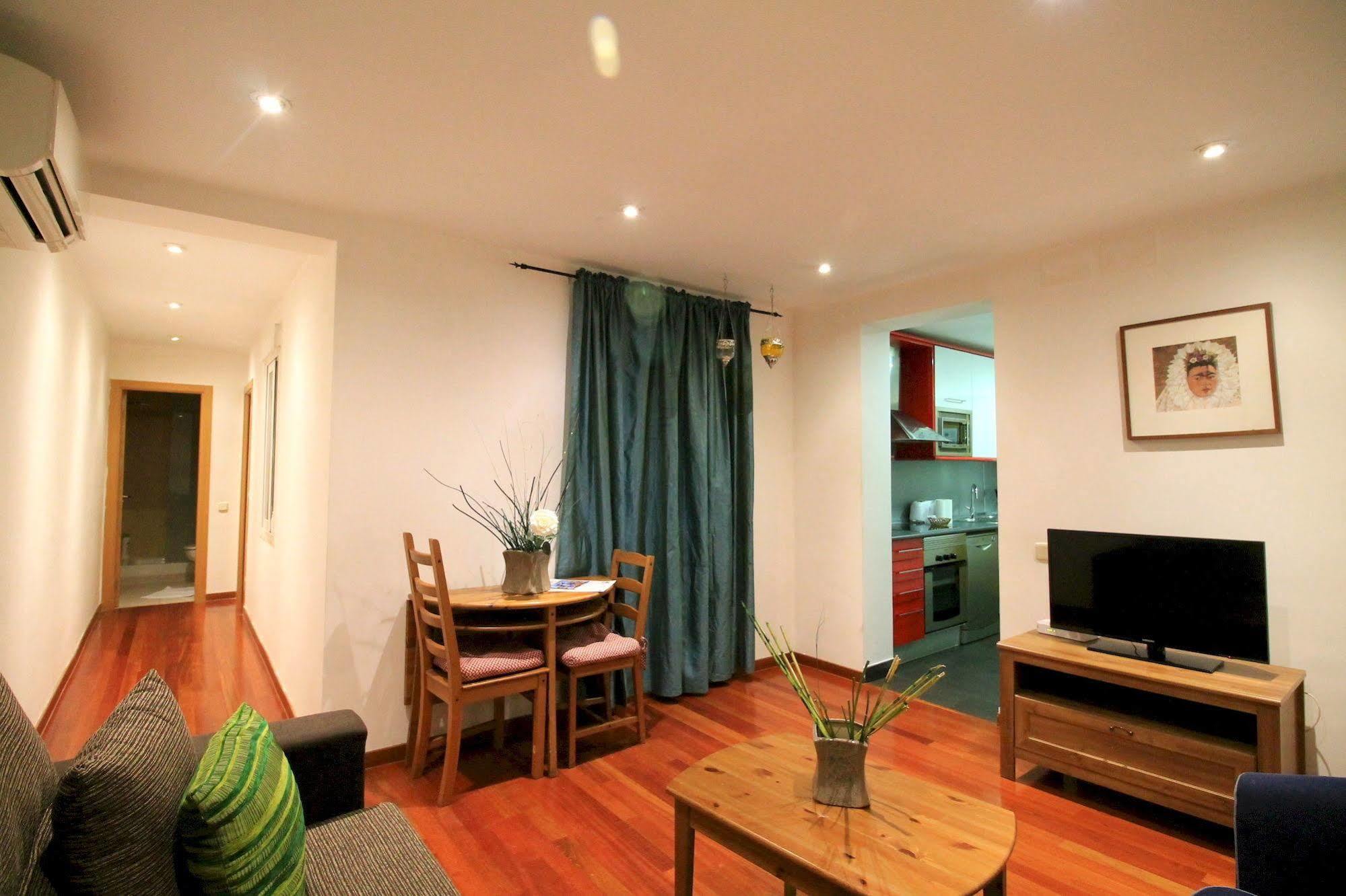 Prado Apartments Madrid Bagian luar foto