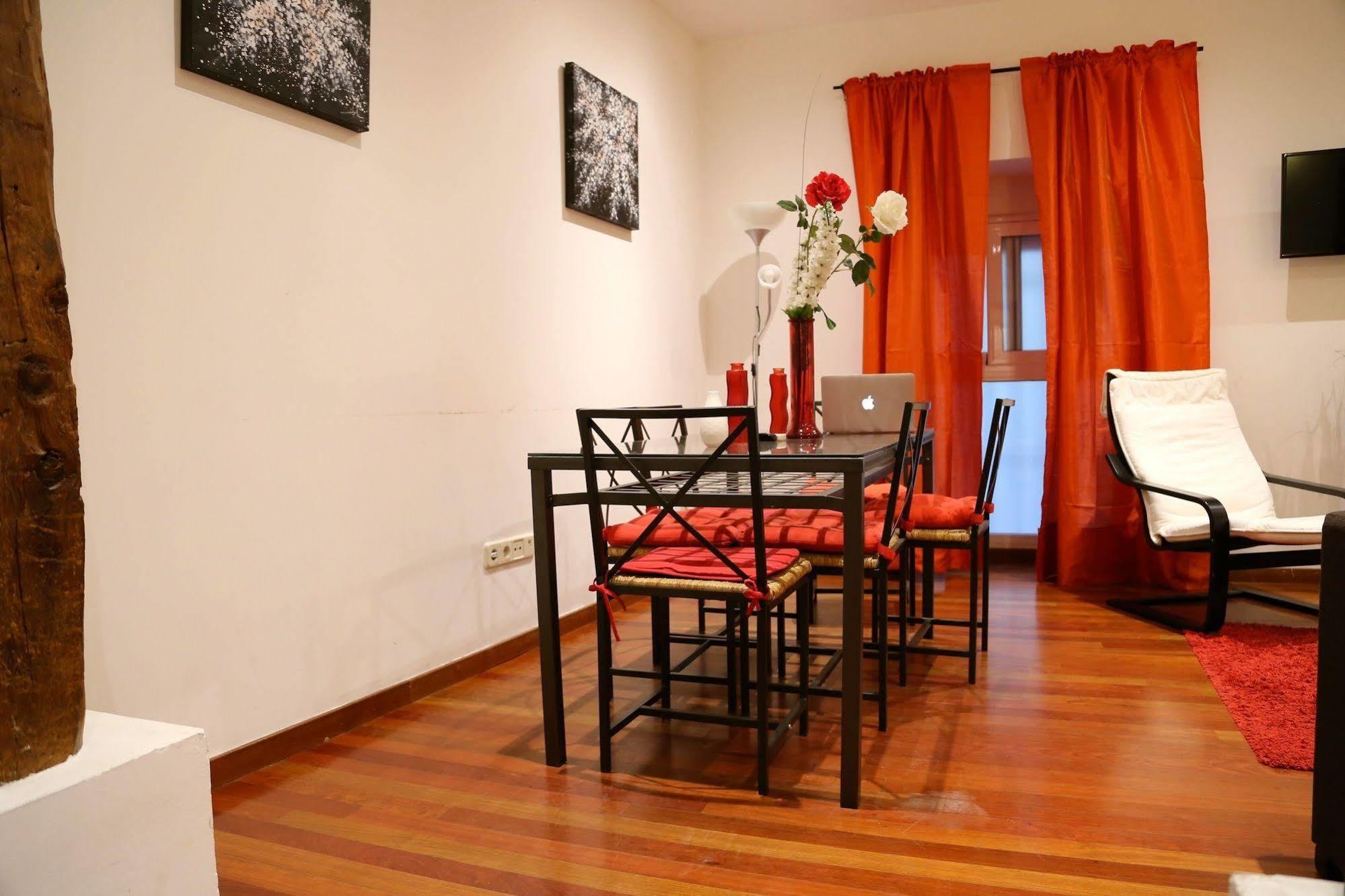 Prado Apartments Madrid Bagian luar foto