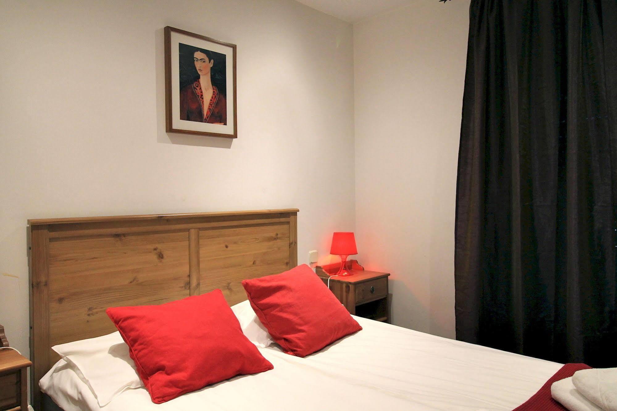 Prado Apartments Madrid Bagian luar foto