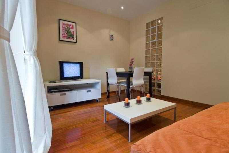 Prado Apartments Madrid Bagian luar foto